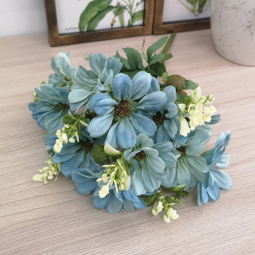 Искусственные цветы на могилу в Ярославле | Цветы искусственные «Ромашки с бутонами», голубые, букет