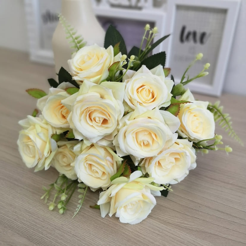 Искусственные цветы на могилу в Ярославле | Цветы искусственные «Розы острые», молочно-персиковые, букет