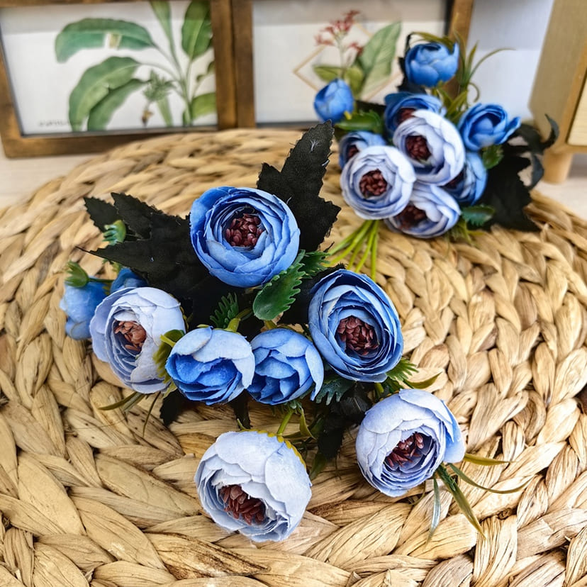 Искусственные цветы на могилу в Ярославле | Цветы искусственные «Камелии», голубые, букет