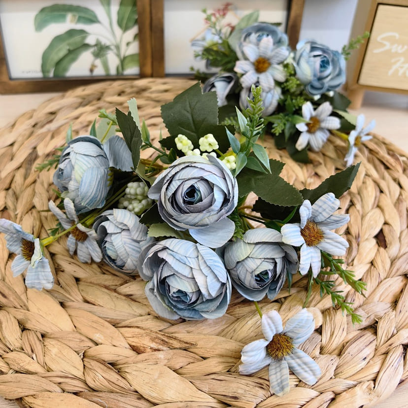 Искусственные цветы на могилу в Ярославле | Цветы искусственные «Камелии с мелкоцветом», голубые, букет